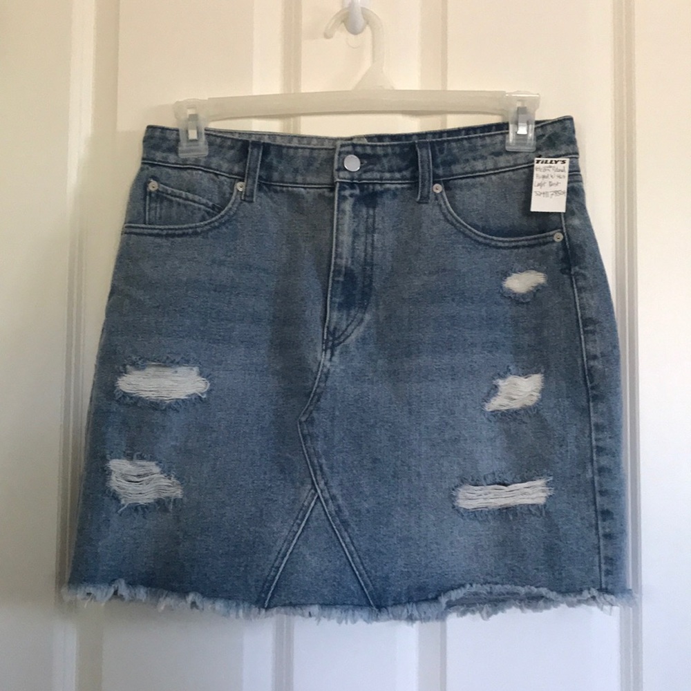 ✨Volcom Jeans Ripped Skirt✨